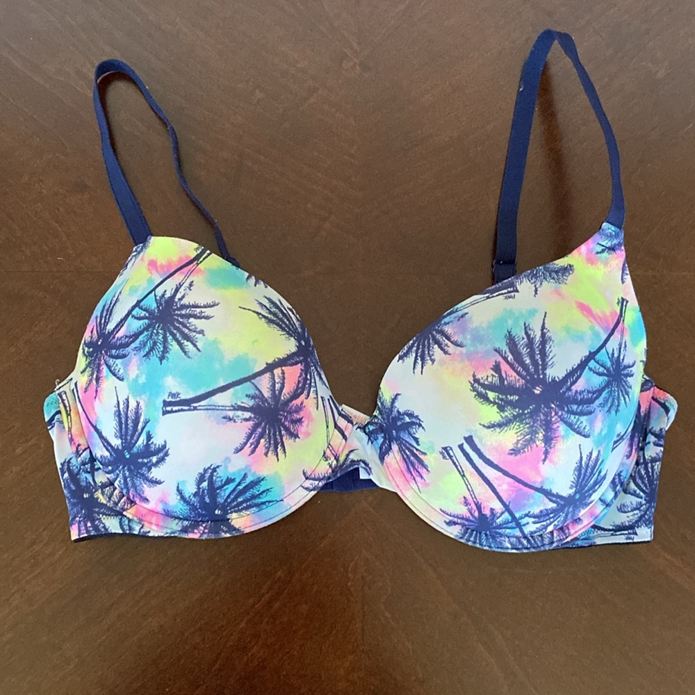 Victoria’s Secret palm print bra
